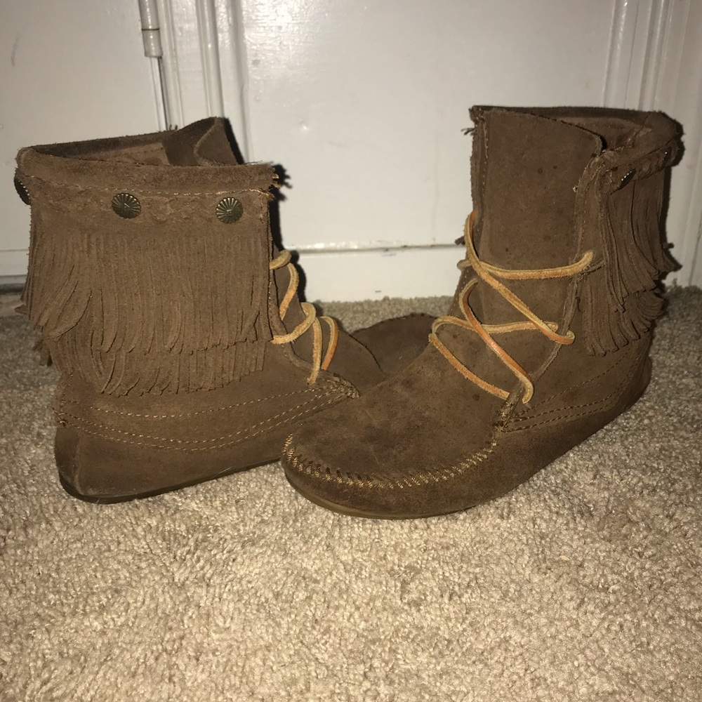 Minnetonka Double Fringe Tamper Boot